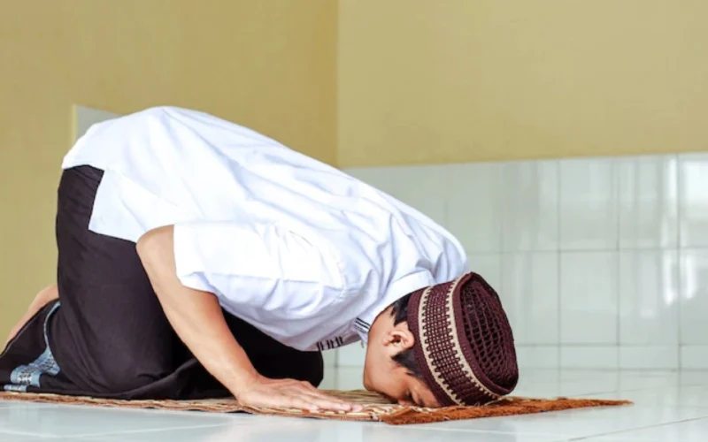 Wajibkah Salat Jumat Jika bertepatan dengan Hari Raya